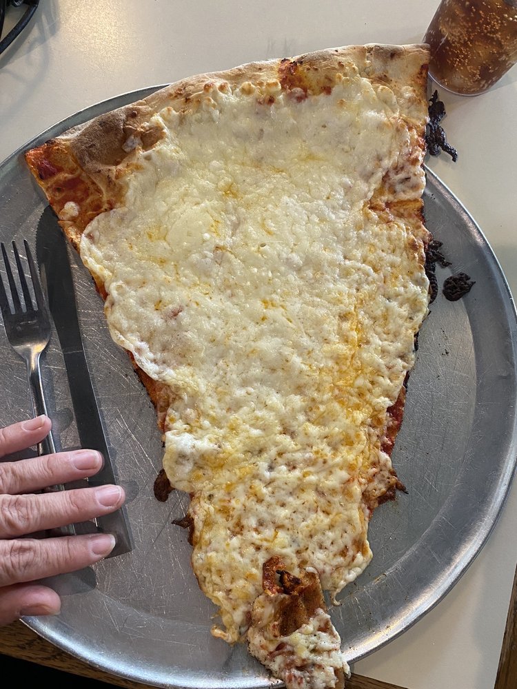 Social spots from Momo's Pizza - Tennessee Street