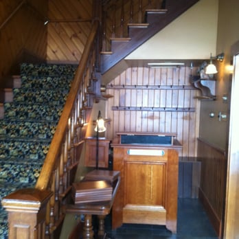 Galyn's - Waiting area to be seated - Seafood Near Me - Bar Harbor, Maine Galyn's - Waiting area to be seated - Seafood Near Me - Bar Harbor, Maine