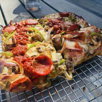R Town Pizza - Motown (4 Corner) - Pizza Near Me - Reno, Nevada