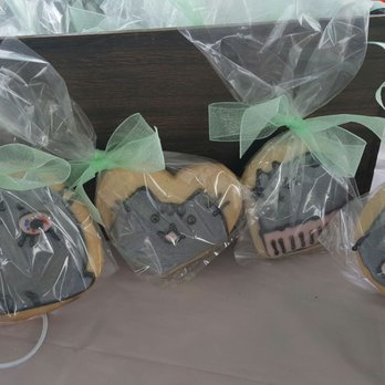 Willow Tree Cottage Bakery - Pusheen cookies! I think my favorite was Pusheen eating a donut. It had sprinkles on it! Hard to choose though! Pusheen muffin top too! - Custom Cakes Near Me - Nampa, Idaho Willow Tree Cottage Bakery - Pusheen cookies! I think my favorite was Pusheen eating a donut. It had sprinkles on it! Hard to choose though! Pusheen muffin top too! - Custom Cakes Near Me - Nampa, Idaho