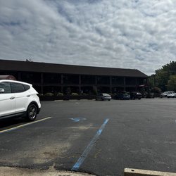 Chalet Inn & Suites