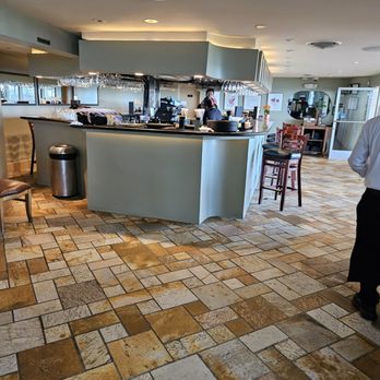 Geoffrey's Malibu - Bar - Seafood Near Me - Malibu, California