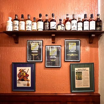 Highlander Inn - Whisky collection - Hotels Near Me - Craigellachie, MRY