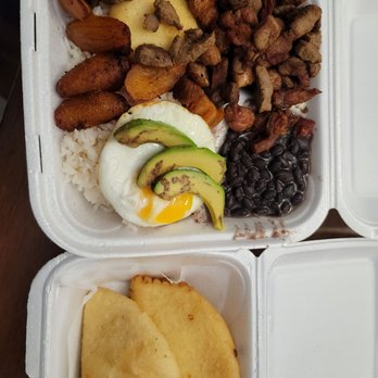 El Rey de Las Arepas - Very friendly staff and delicious food! I ordered Bandera Paisa and chicken empanada. - Venezuelan Near Me - Detroit, Michigan El Rey de Las Arepas - Very friendly staff and delicious food! I ordered Bandera Paisa and chicken empanada. - Venezuelan Near Me - Detroit, Michigan