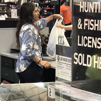 DICK'S Sporting Goods - Maria non helpful azz! - Sports Wear Near Me - The Woodlands, Texas