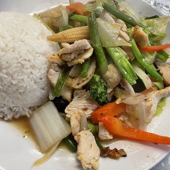 Siam Square - Veggie stir fried - Thai Near Me - Fairbanks, Alaska