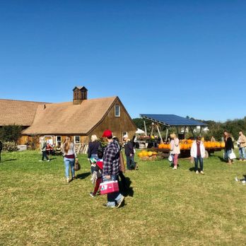 Averill Farm - The grounds - Farmers Market Near Me - Washington Depot, Connecticut
