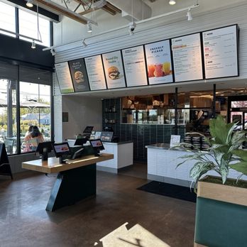 Shake Shack Des Peres - Burgers Near Me - Saint Louis, Missouri Shake Shack Des Peres - Burgers Near Me - Saint Louis, Missouri
