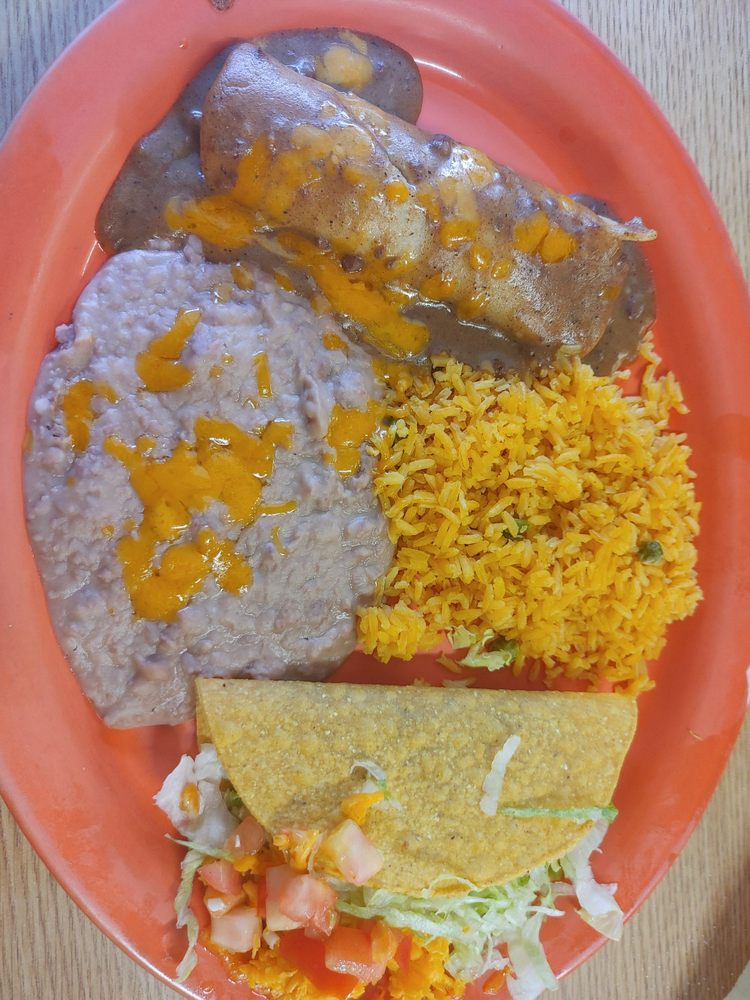 Los Pinos Mexican Restaurant Logo