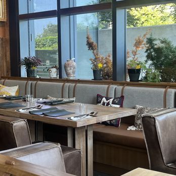TIS Two Cities - Interior - Chinese Near Me - Toronto, Ontario TIS Two Cities - Interior - Chinese Near Me - Toronto, Ontario