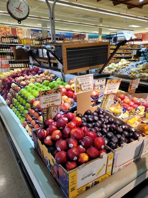 Doris Italian Market & Bakery by null
