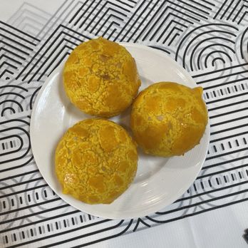Yan Peninsula - Baked Salted Egg Yolk Lava Buns - Seafood Near Me - Millbrae, California