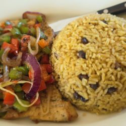Mambo's Dominican Kitchen - Pechuga a la Plancha Plato