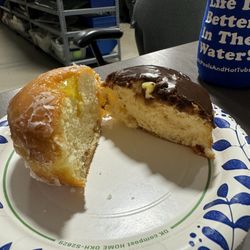 Bonnie's Donut - This is NOT a Filled Donut. This was the More Cream side. I can't believe y'all are doing this.