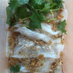 Kim Yen - Bánh cun (sorte de crêpe à la vapeur au porc).