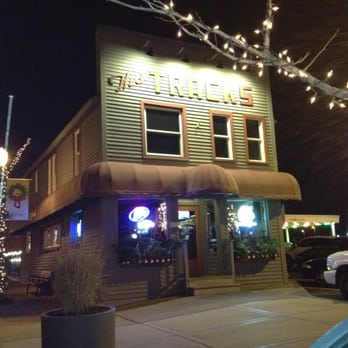 Tracks - Burgers Near Me - Cary, Illinois