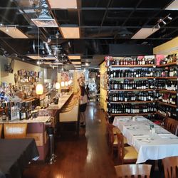 cork&olive - Bar and dining area