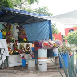 Florería de Guadalupe y Niño Obrero - Las flores.