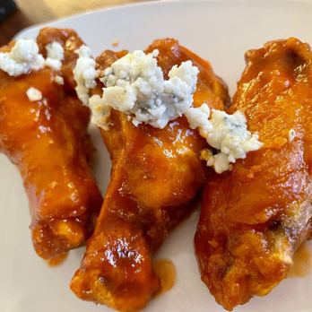 Bennett’s Casual Dining - Buffalo wings with fresh blue cheese - American Near Me - Sherwood, Arkansas Bennett’s Casual Dining - Buffalo wings with fresh blue cheese - American Near Me - Sherwood, Arkansas