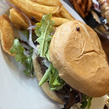 Linn's Restaurant - Burger! - American Near Me - Cambria, California Linn's Restaurant - Burger! - American Near Me - Cambria, California