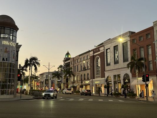 THE Blvd Restaurant and Lounge by null