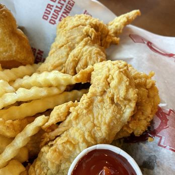 Raising Cane's Chicken Fingers - Underfried chicken - Fast Food Near Me - Tempe, Arizona