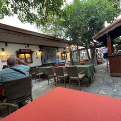Old House Restoran & Bar - Atmosphere