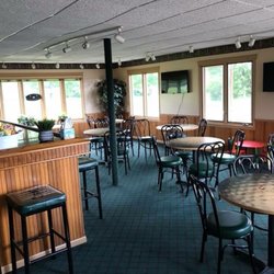 Swing Masters Bar and Driving Range - Grab a drink at our bar.