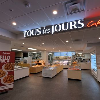 Luna Hall - Food Court Near Me - Tysons, Virginia