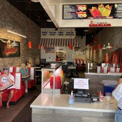 Border Dogs & Michelaguas - Counter service