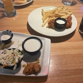 Applebee's Grill + Bar - If I could give zero starts I would. This middle plate is their the 2nd serving 3 pieces. Ridiculous - Sports Bars Near Me - Palmdale, California Applebee's Grill + Bar - If I could give zero starts I would. This middle plate is their the 2nd serving 3 pieces. Ridiculous - Sports Bars Near Me - Palmdale, California