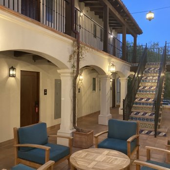 La Playa Inn - Open air corridor - Hotels Near Me - Santa Barbara, California La Playa Inn - Open air corridor - Hotels Near Me - Santa Barbara, California