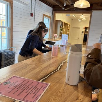 Gooseneck Vineyards - Wineries Near Me - North Kingstown, Rhode Island