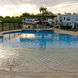 Katy Lake RV Resort - Beach entry pool and hot tube
