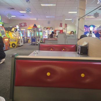 Chuck E. Cheese - Pizza Near Me - Honolulu, Hawaii Chuck E. Cheese - Pizza Near Me - Honolulu, Hawaii