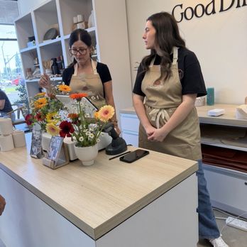 Good Dirt Pottery Studio - Front desk - Art Classes Near Me - Fresno, California