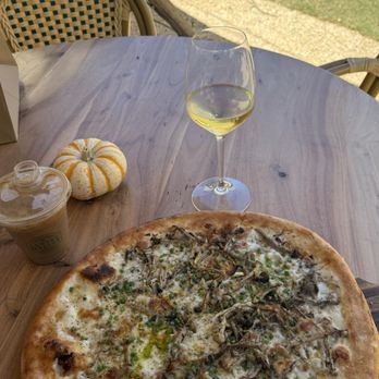 Gentry Market - Mushroom pizza, Cabernet Sauvignon & Coffee - Desserts Near Me - Malibu, California Gentry Market - Mushroom pizza, Cabernet Sauvignon & Coffee - Desserts Near Me - Malibu, California