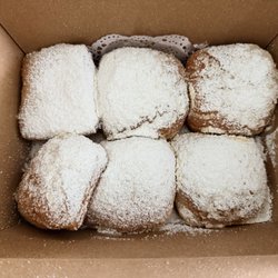 Beignets du Monde - 6 NOLA Beignets