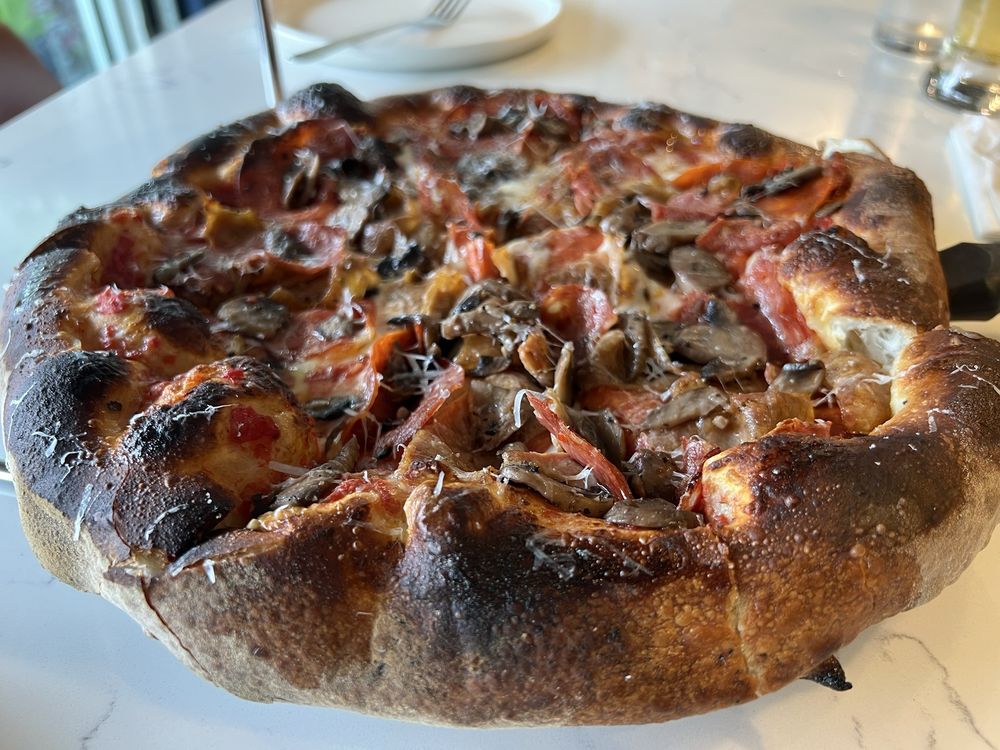 Julian’s Pizza & More Logo
