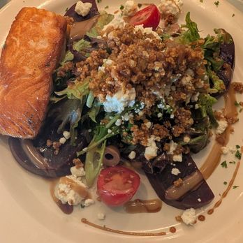 Luna Restaurant - Beet salad with salmon - Italian Near Me - Concord, California Luna Restaurant - Beet salad with salmon - Italian Near Me - Concord, California