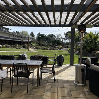 RD Winery - Outdoor tasting area - Wine Tasting Room Near Me - Napa, California RD Winery - Outdoor tasting area - Wine Tasting Room Near Me - Napa, California