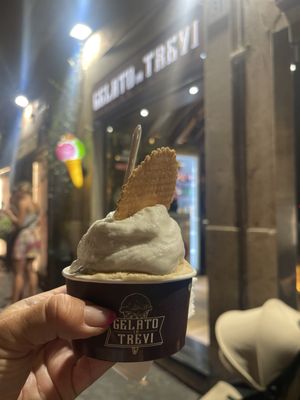 Gelato in Trevi by null