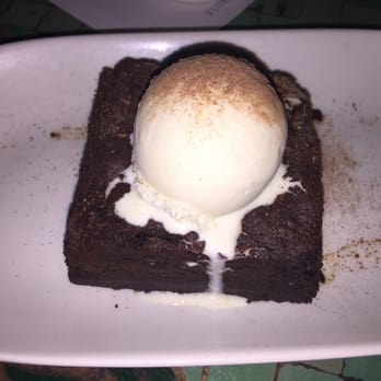 The Alwyne Castle - The brownie with ice cream - Pubs Near Me - London, XGL The Alwyne Castle - The brownie with ice cream - Pubs Near Me - London, XGL