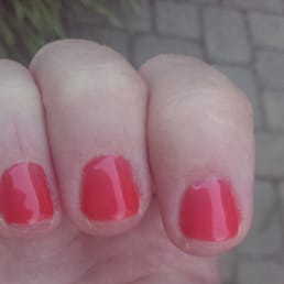 How good is that? The picture was taken just two hours after the manicure. Look at the skin around nails. Aggrr.