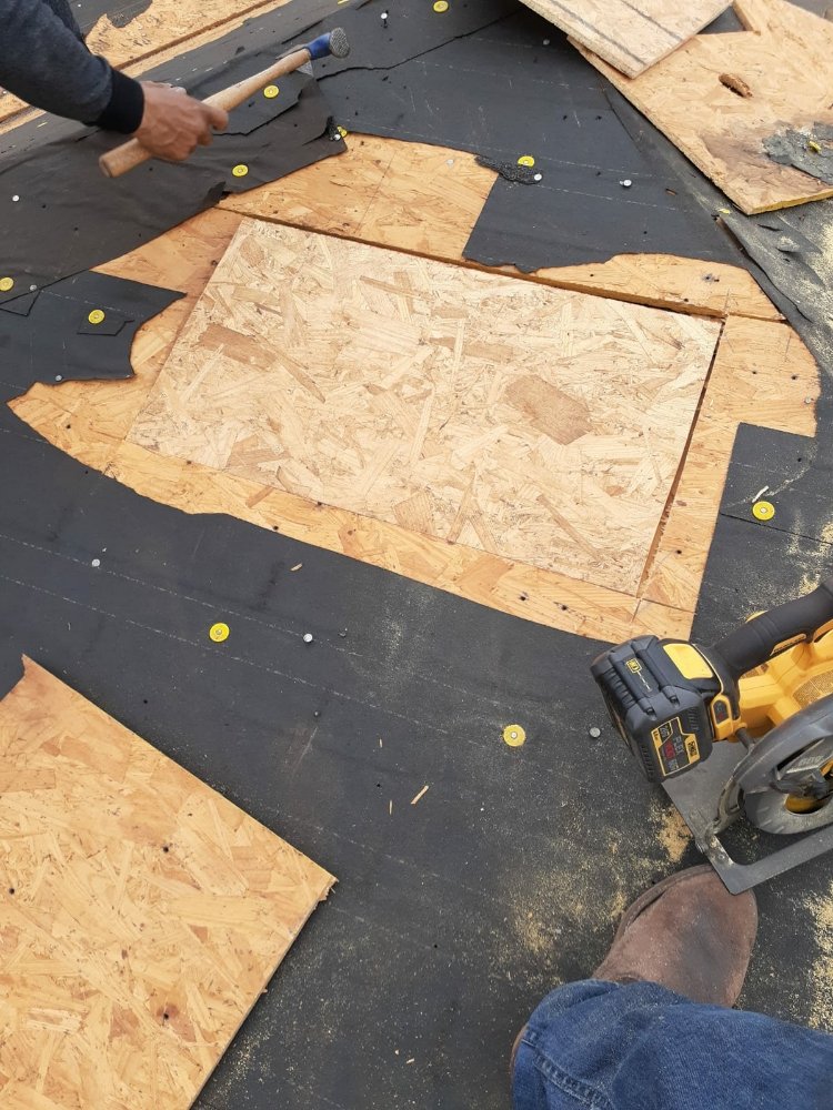 Slide of Argueta's Roofing Specialist