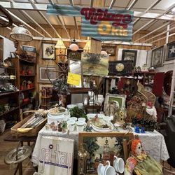 The Dusty Attic - Loved this booth