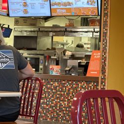 Popeyes Louisiana Kitchen - Only one staff working