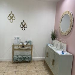 H2Oasis Wellness Center - Inside of wellness spa