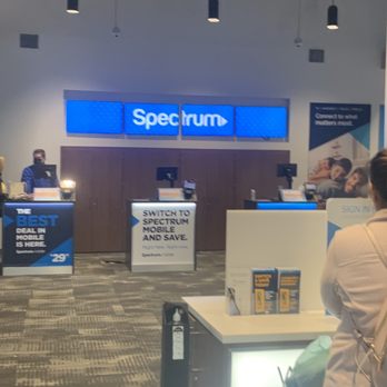 Spectrum - Reps just standing there while the line is long - Internet Service Providers Near Me - Kannapolis, North Carolina