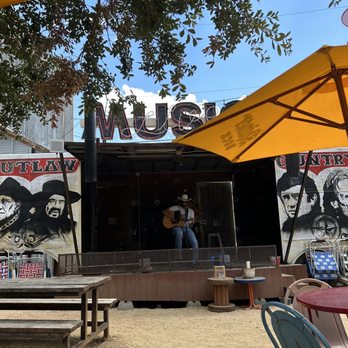 Truck Yard - Live Singer - Food Stands Near Me - Houston, Texas